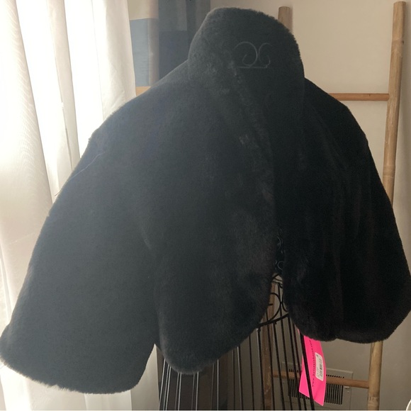 Betsey Johnson Jackets & Blazers - nwt BETSEY JOHNSON Cropped Faux Fur SHRUG Women’s sz Large
